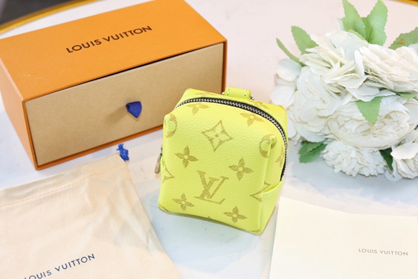 ブランドキーホルダー角部分ディテール